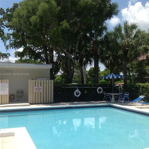 16246 Laurel Dr 104, Weston, FL 33326