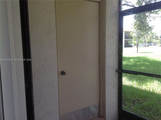 16246 Laurel Dr 104, Weston, FL 33326