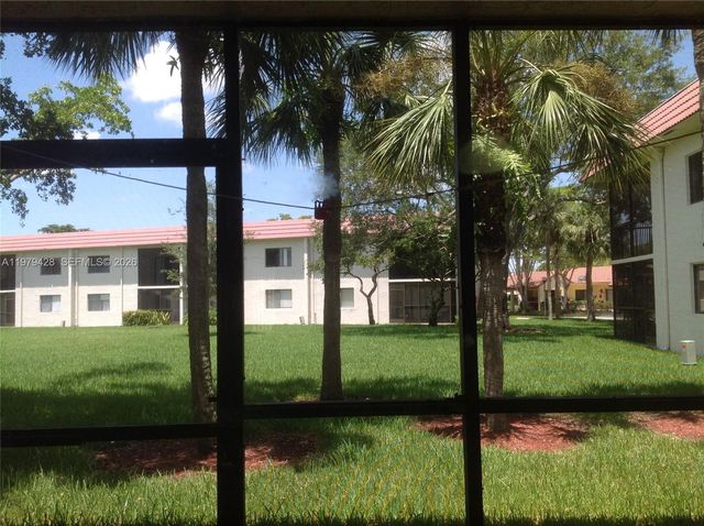 16246 Laurel Dr 104, Weston, FL 33326