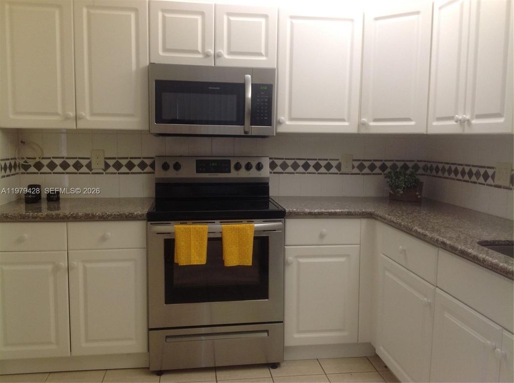 16246 Laurel Dr 104, Weston, FL 33326