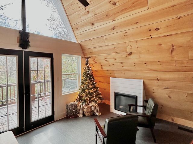 389 Harper Rd, Clarksville, TN 37043