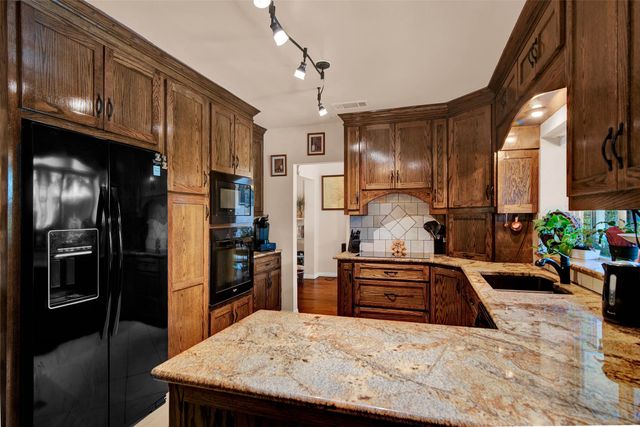 2105 Lavaca Trail, Carrollton, TX 75010