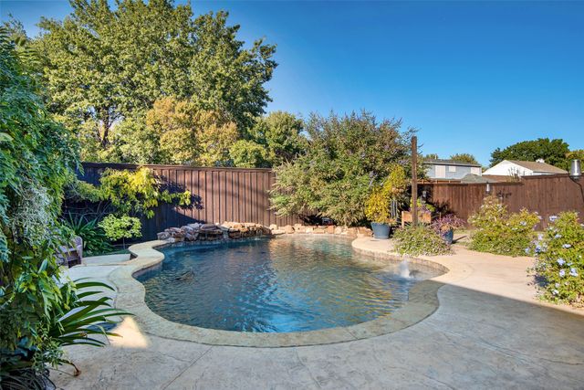 2105 Lavaca Trail, Carrollton, TX 75010