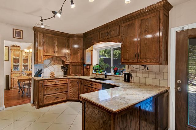 2105 Lavaca Trail, Carrollton, TX 75010