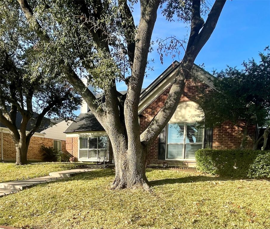 2105 Lavaca Trail, Carrollton, TX 75010