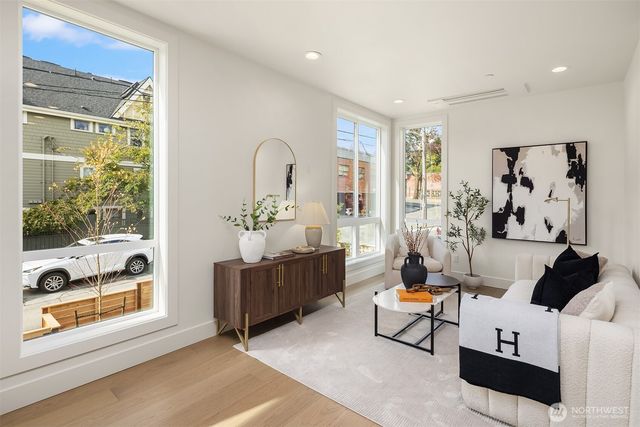 4408 1st Avenue NE, Seattle, WA 98105