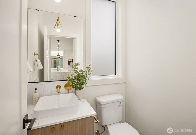 4408 1st Avenue NE, Seattle, WA 98105