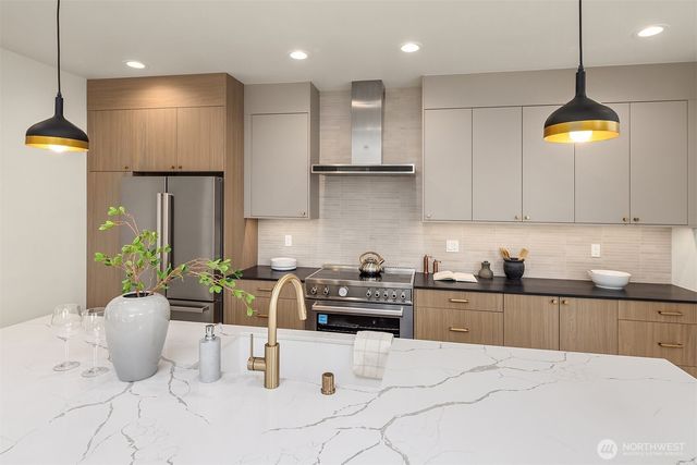 4408 1st Avenue NE, Seattle, WA 98105