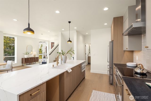 4408 1st Avenue NE, Seattle, WA 98105