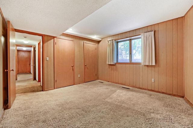 1200 Falls View Court, Mendota Heights, MN 55118