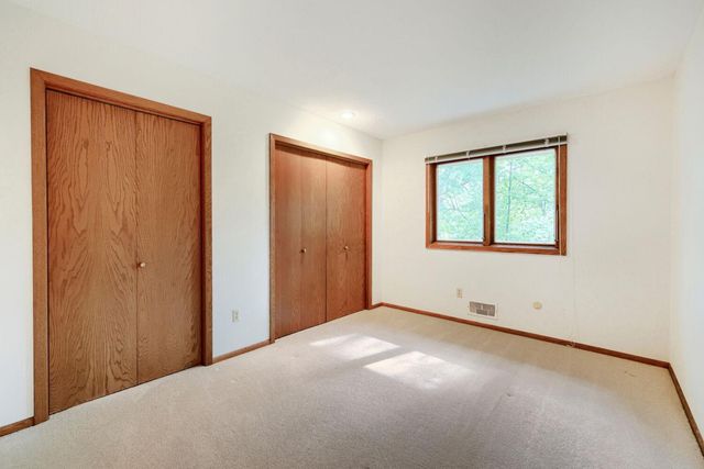 1200 Falls View Court, Mendota Heights, MN 55118