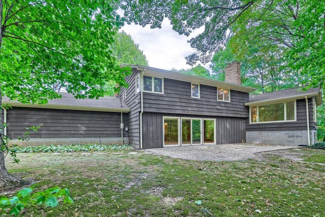 1200 Falls View Court, Mendota Heights, MN 55118