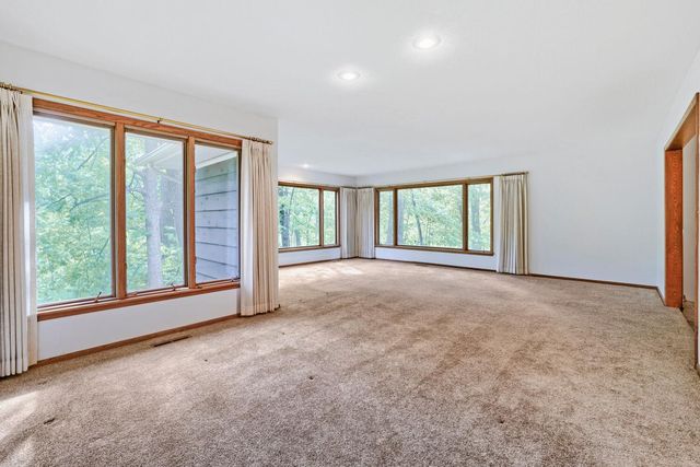 1200 Falls View Court, Mendota Heights, MN 55118