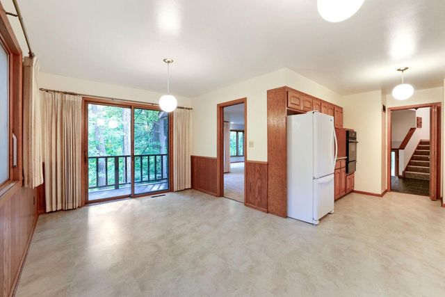 1200 Falls View Court, Mendota Heights, MN 55118