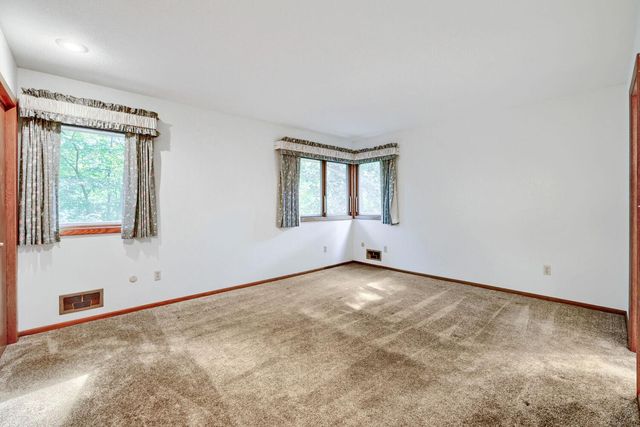 1200 Falls View Court, Mendota Heights, MN 55118
