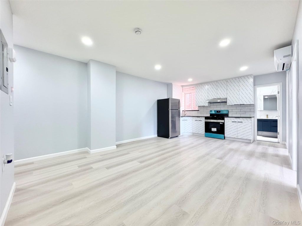 83-15 Grand Avenue 2R, Elmhurst, NY 11373