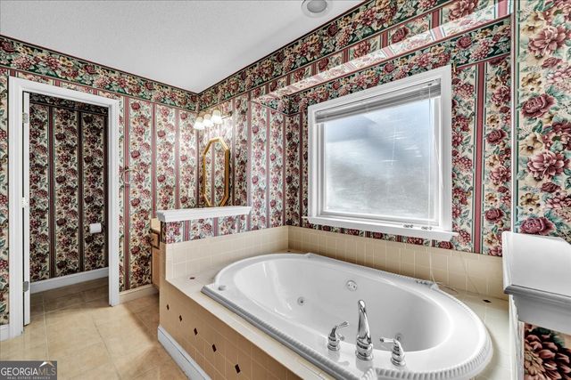 111 Red Oak Glen, Centerville, GA 31028