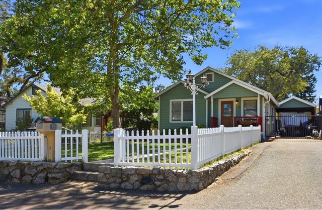 106 Summit St, Auburn, CA 95603