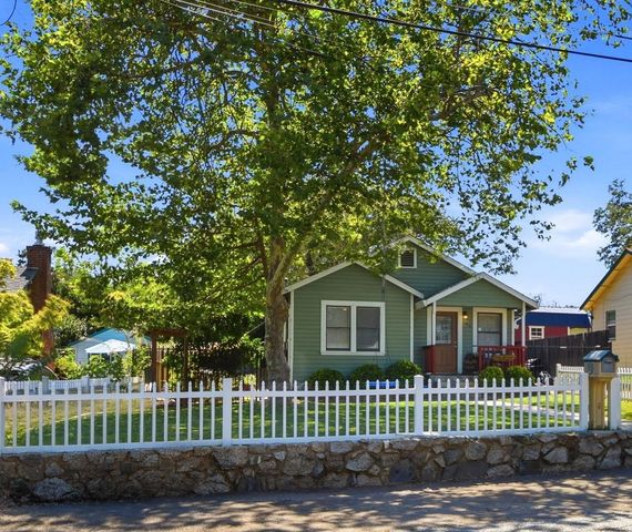 106 Summit St, Auburn, CA 95603