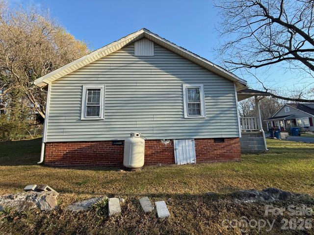 624 Blue Street, Troy, NC 27371