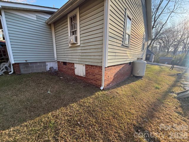 624 Blue Street, Troy, NC 27371