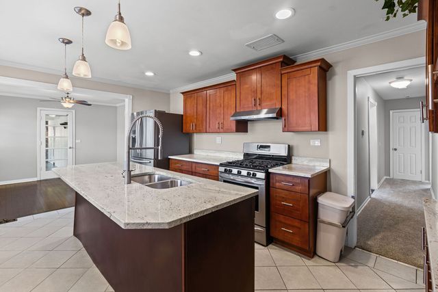 836 W Everett Road, Lake Forest, IL 60045