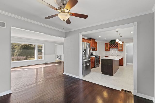 836 W Everett Road, Lake Forest, IL 60045