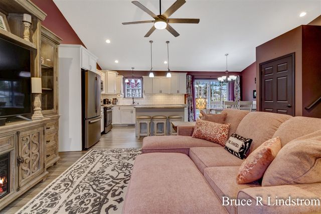 1157 Spruce Pointe Drive, Whitehall, MI 49461