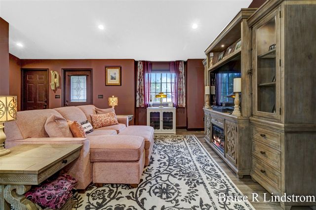 1157 Spruce Pointe Drive, Whitehall, MI 49461