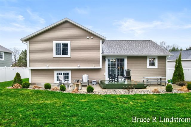1157 Spruce Pointe Drive, Whitehall, MI 49461