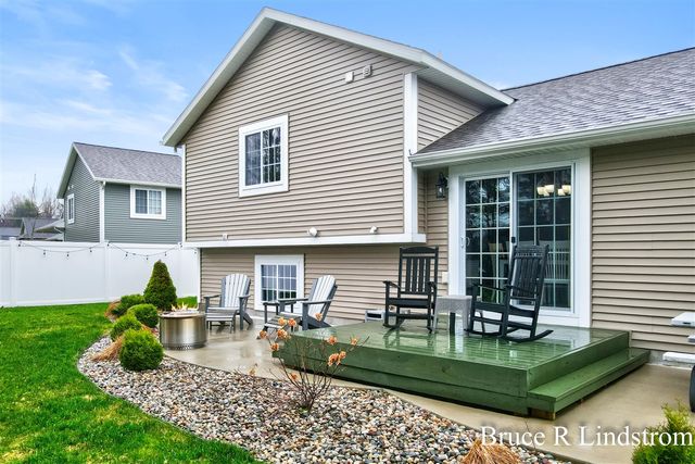1157 Spruce Pointe Drive, Whitehall, MI 49461