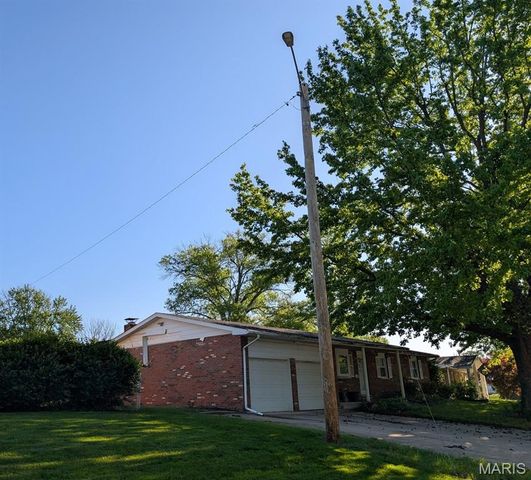 328 Venus Drive, Godfrey, IL 62035