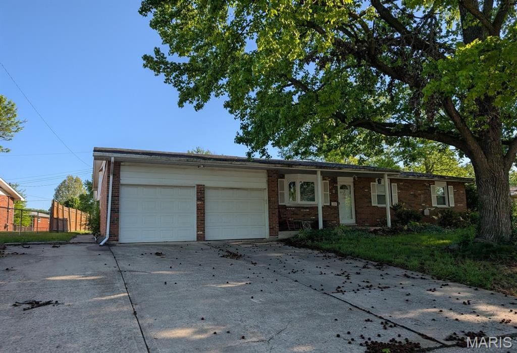 328 Venus Drive, Godfrey, IL 62035