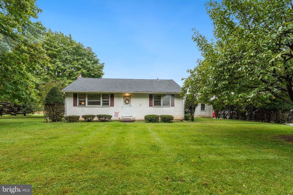 325 E MOUNT KIRK AVE #, Eagleville, PA 19403 — exterior