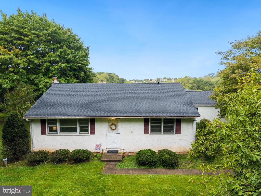 325 E MOUNT KIRK AVE #, Eagleville, PA 19403 — photo 3