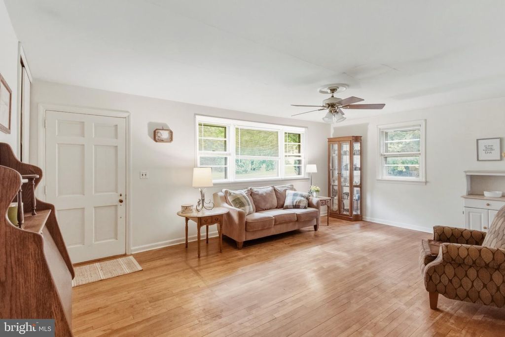 325 E MOUNT KIRK AVE #, Eagleville, PA 19403 — photo 4