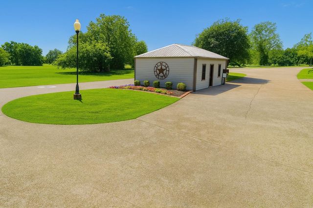 1805 Apache, Angleton, TX 77515