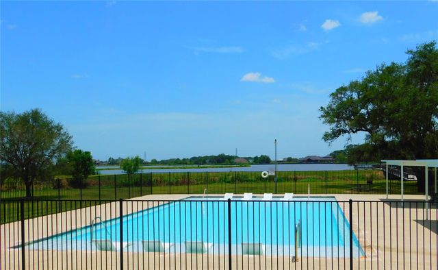 1805 Apache, Angleton, TX 77515