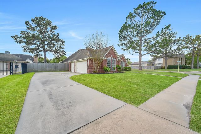 20739 Maple Village Drive, Cypress, TX 77433