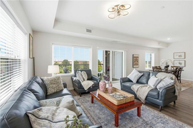 7800 W 123rd Street 116, Overland Park, KS 66213