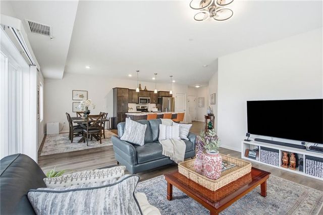 7800 W 123rd Street 116, Overland Park, KS 66213