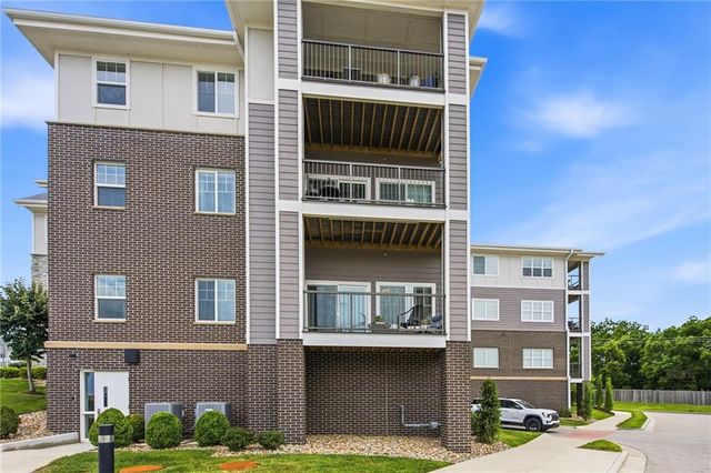 7800 W 123rd Street 116, Overland Park, KS 66213