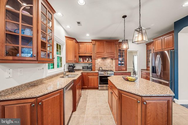 4 FAIRWIND LN, Exton, PA 19341