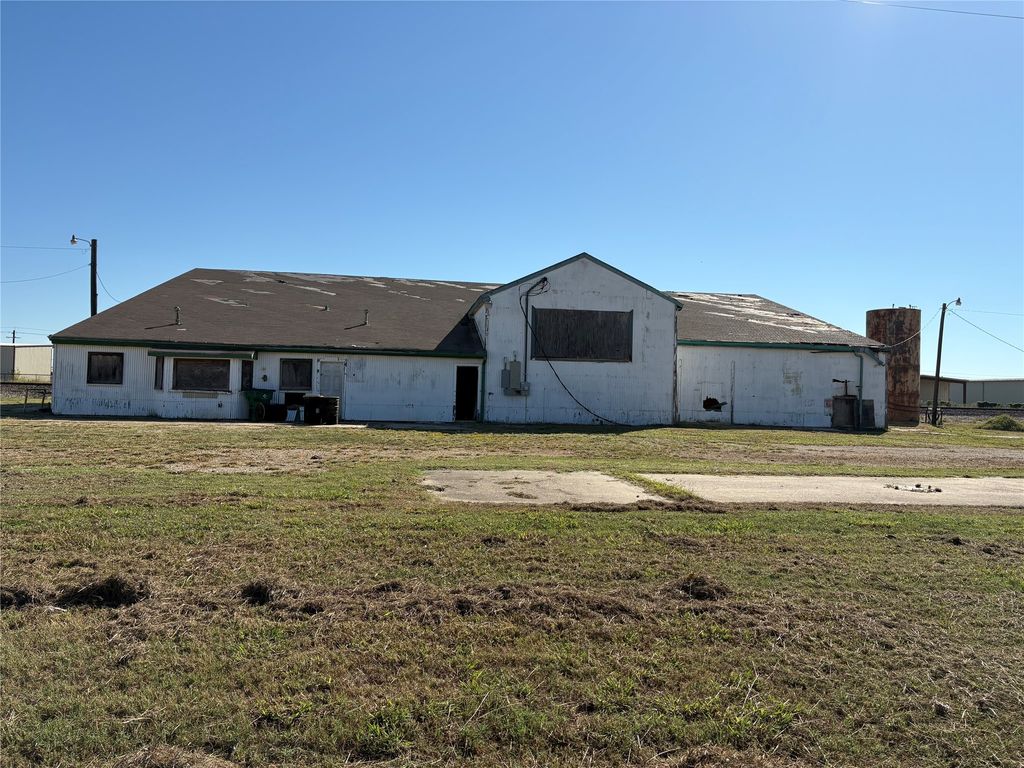 101 N 1st Street, Sanger, TX 76266
