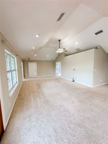 374 SE Willow Lane, Lawton, OK 73501
