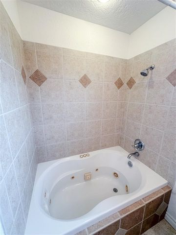 374 SE Willow Lane, Lawton, OK 73501