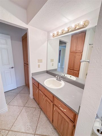 374 SE Willow Lane, Lawton, OK 73501