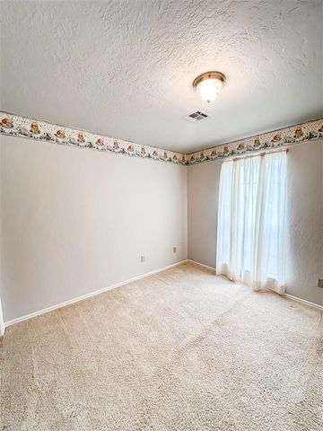 374 SE Willow Lane, Lawton, OK 73501