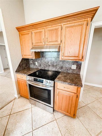 374 SE Willow Lane, Lawton, OK 73501