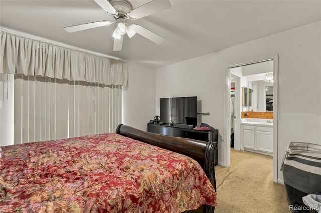 20805 Halsted Rd, Northville, MI 48167
